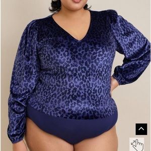 Torrid Blue Leopard Print Stretch Velvet V-Neck Long Sleeve Bodysuit NWT